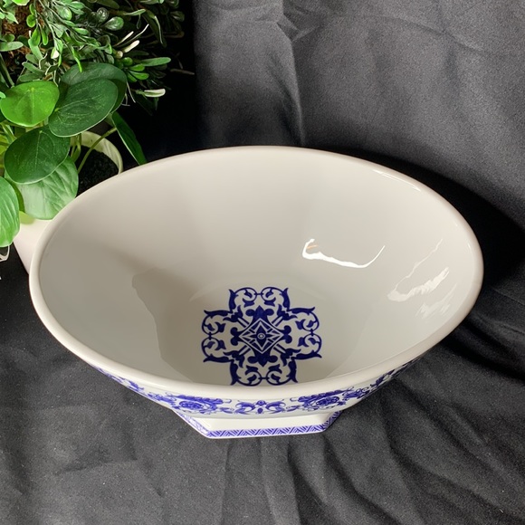 Beautiful blue & white Portifino dish by Nanette Vacher for Ambiance Collection - Picture 7 of 11